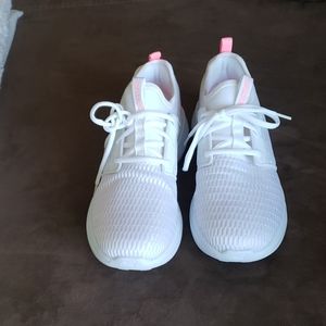 New women's sketches size 8.5